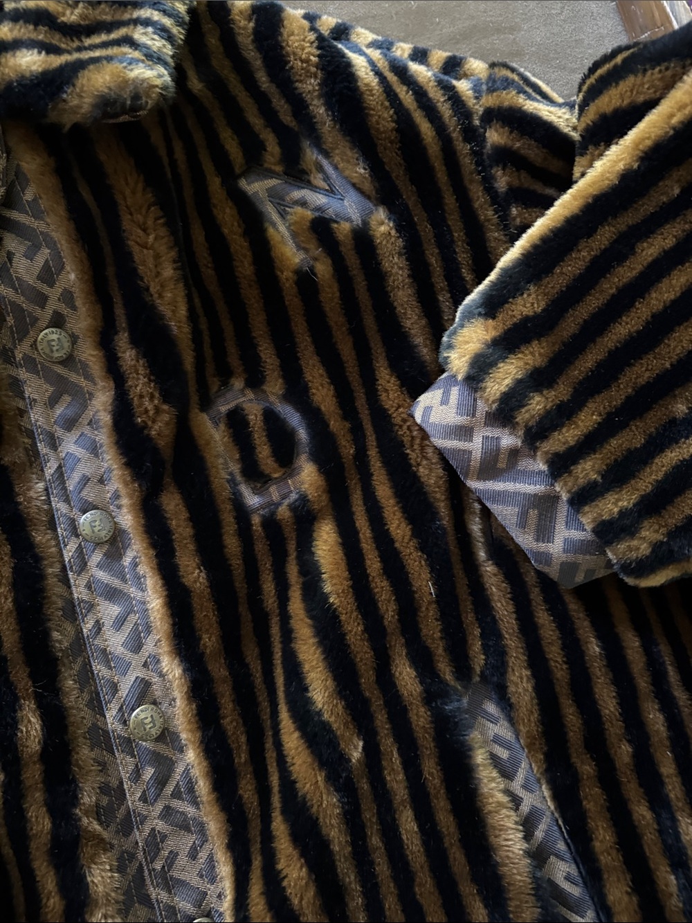Fendi Vintage Women’s Striped Faux Fur Coat - Brown/Black Excellent Condition - Picture 6 of 13